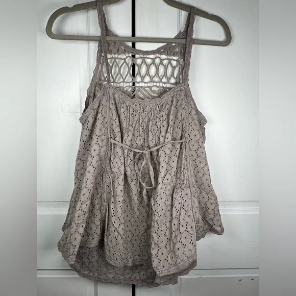 Free People I Got My Eyelet On You Crochet Eyelet Top in Taupe Size Medium - Picture 8 of 10